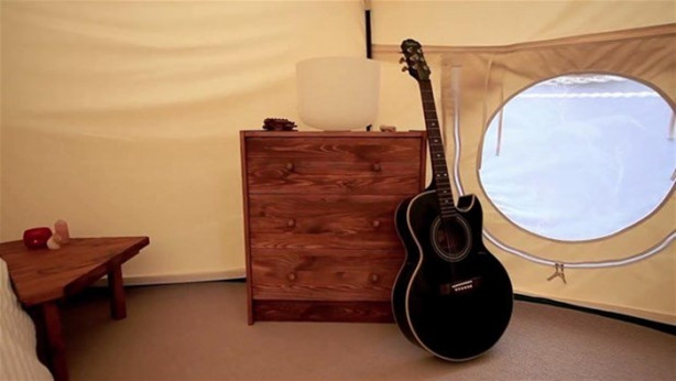 Foto - Evini sattı, çadıra yerleşti!