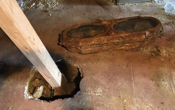 Foto - Evinin altından bebek tabutu çıktı, gizemini dünya konuştu!