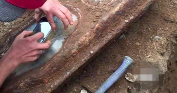 Foto - Evinin altından bebek tabutu çıktı, gizemini dünya konuştu!