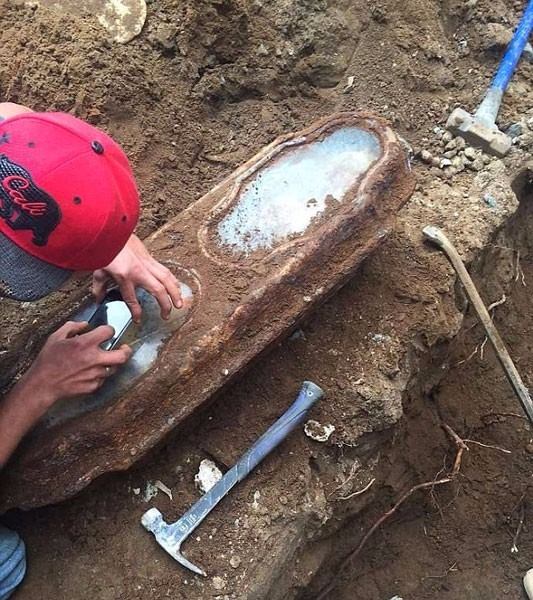 Foto - Evinin altından bebek tabutu çıktı, gizemini dünya konuştu!