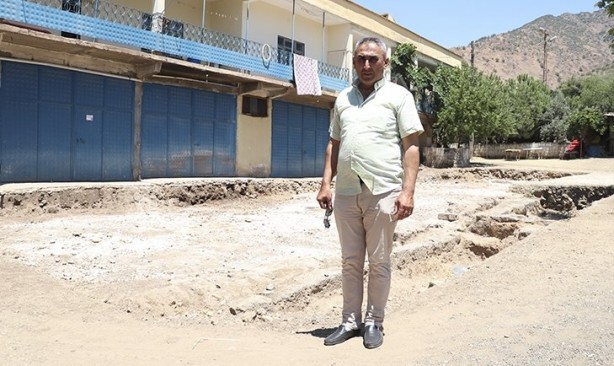 Evinin avlusundan hazine çıktı!