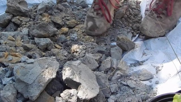 Foto - Evinin bahçesine kilden fırın yaptı