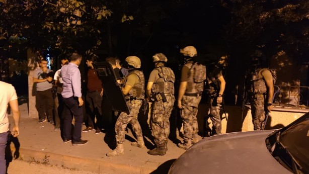 Foto - Evinin balkonunda magandalık yaparken kendini vurdu, öldü