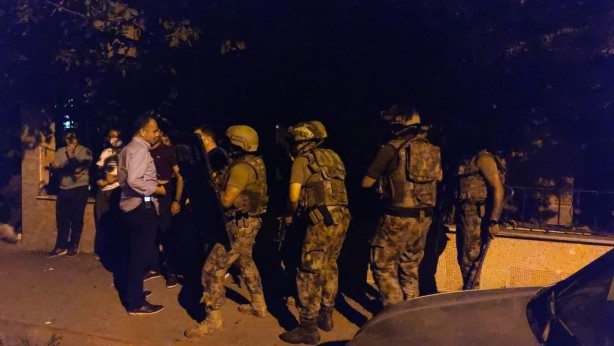 Evinin balkonunda magandalık yaparken kendini vurdu, öldü