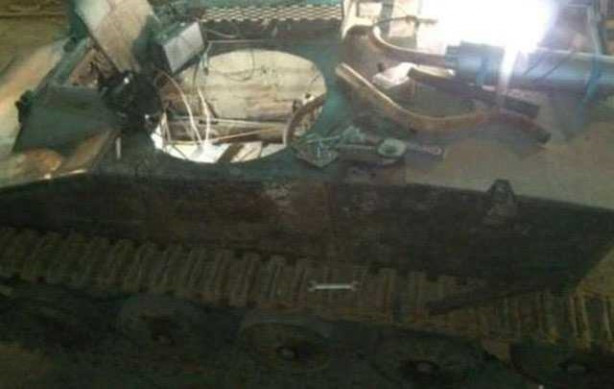 Foto - Evinin garajında tank yaptı