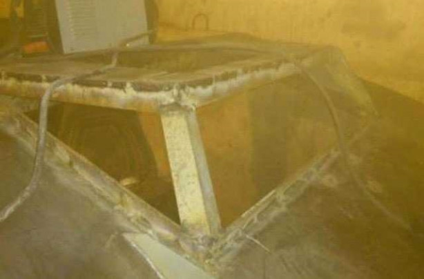 Evinin garajında tank yaptı