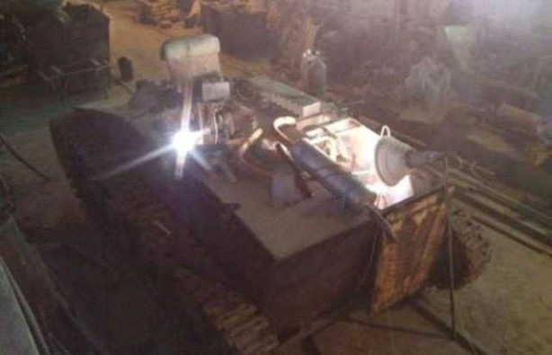 Foto - Evinin garajında tank yaptı