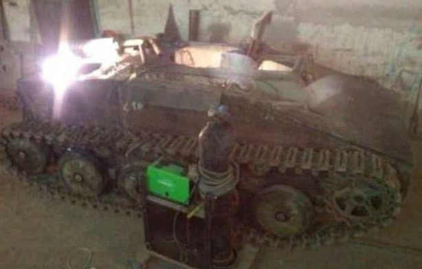 Foto - Evinin garajında tank yaptı