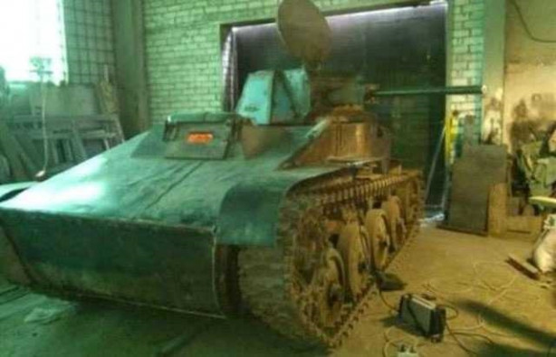 Foto - Evinin garajında tank yaptı