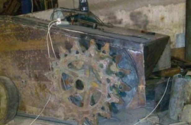 Foto - Evinin garajında tank yaptı