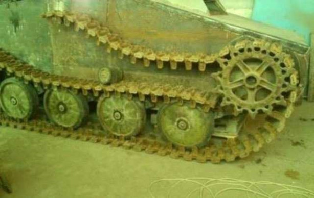 Foto - Evinin garajında tank yaptı