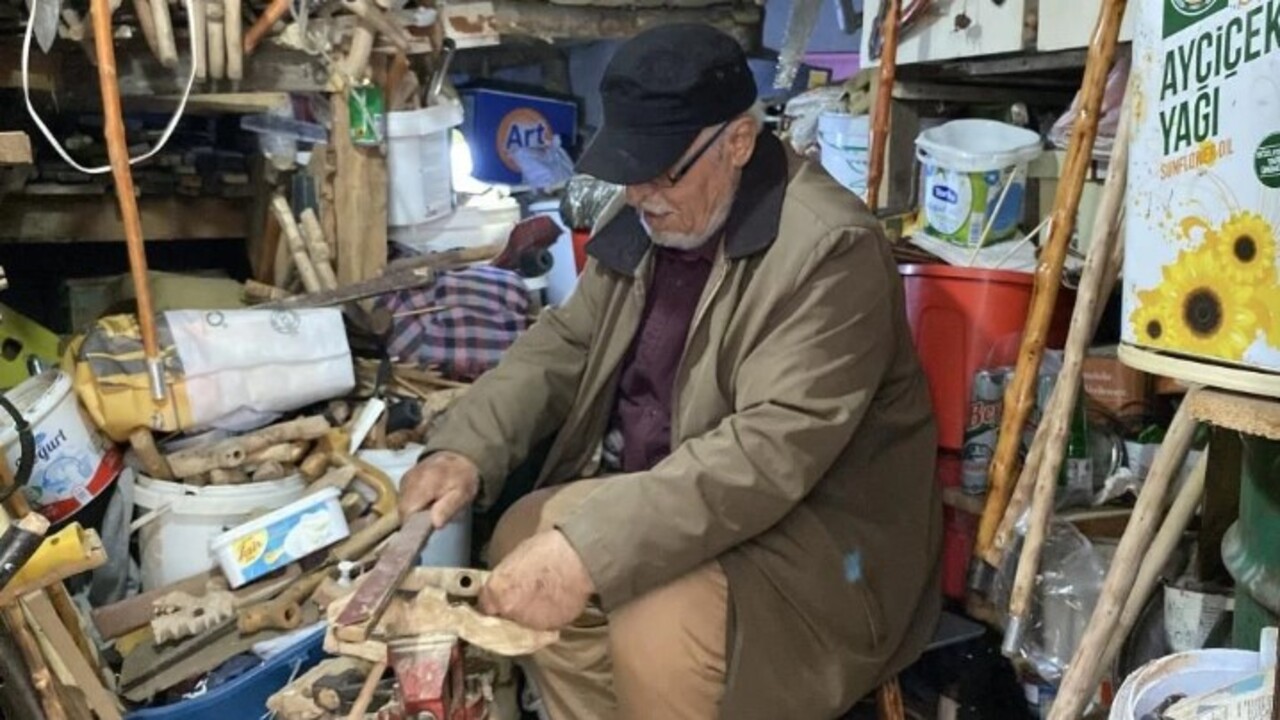 Foto - Evinin odunluğunu atölyeye çevirdi! 40 yıldır tabiattan toplayarak üretiyor