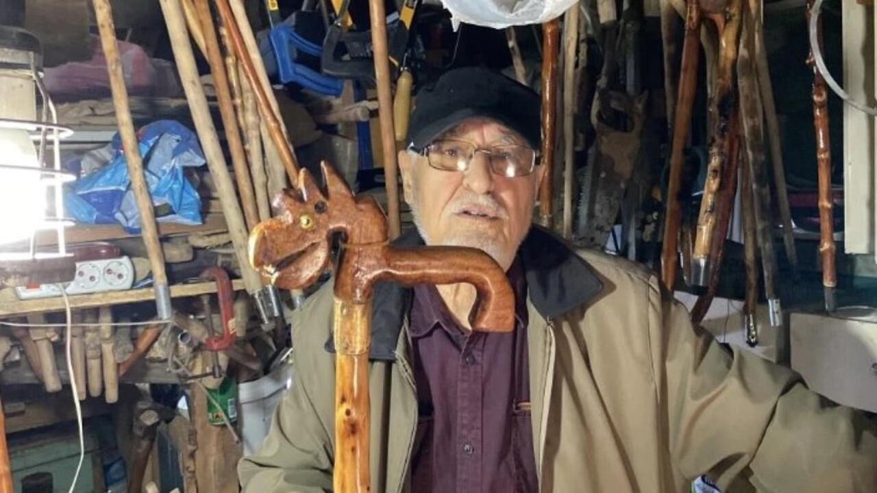 Evinin odunluğunu atölyeye çevirdi! 40 yıldır tabiattan toplayarak üretiyor