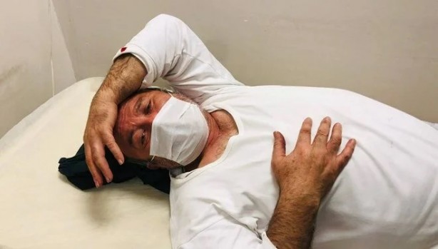 Evinin önünde ayı saldırdı: Bacaklarımdan tutup yere düşürdü