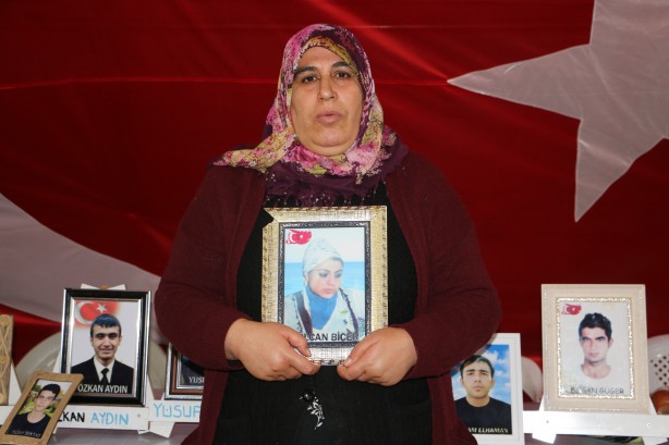 Foto - Evladı HDP aracılığı ile Adana'dan dağa kaçırılan acılı anne: Kızımı kaçıranlar inşallah kahrolurlar!