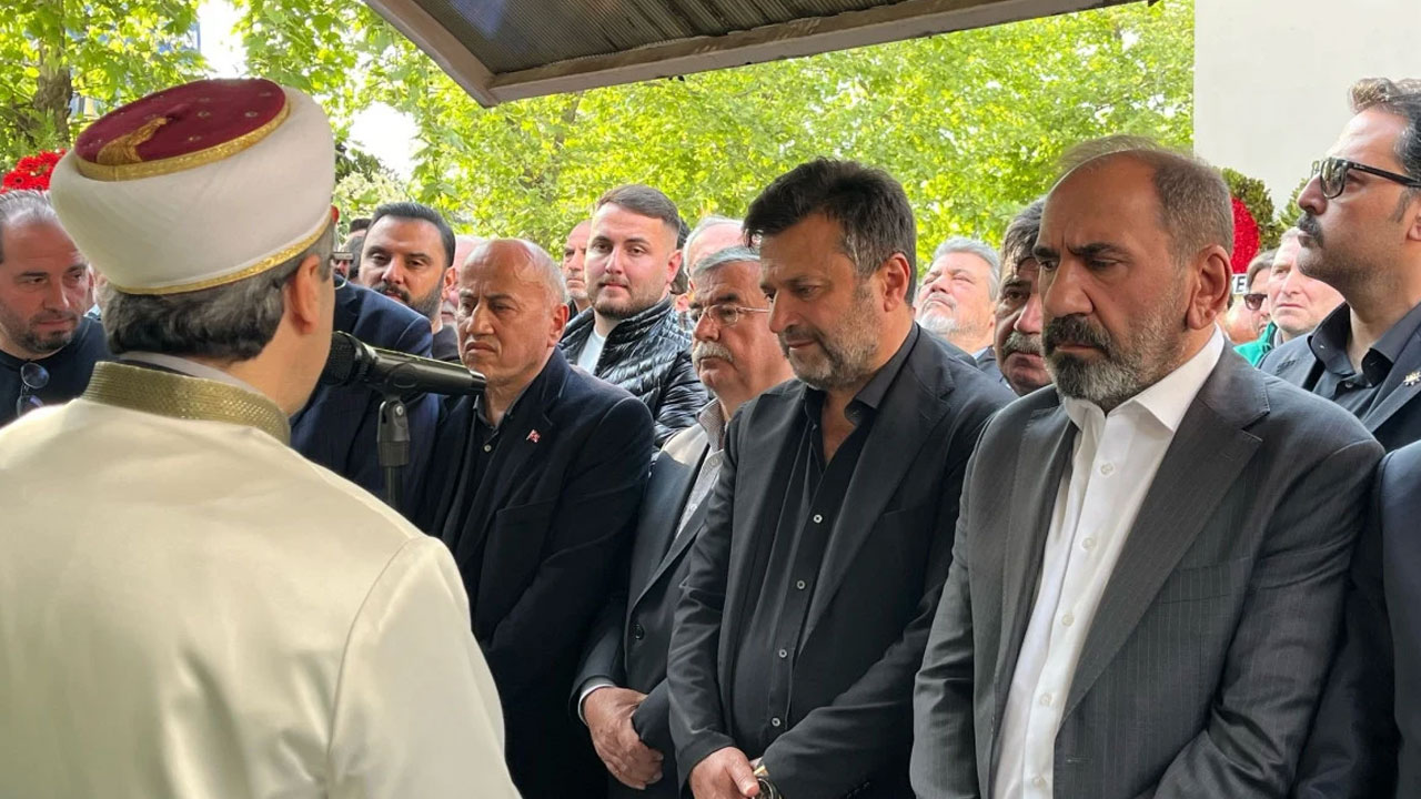 Foto - Evladını kaybeden Bülent Uygun'dan kızına duygusal veda: En sevdiğimize emanet ettim