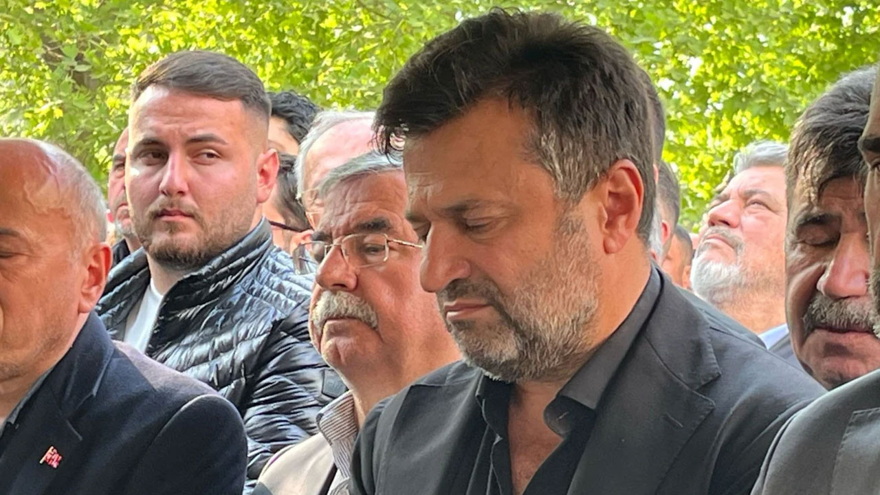 Foto - Evladını kaybeden Bülent Uygun'dan kızına duygusal veda: En sevdiğimize emanet ettim