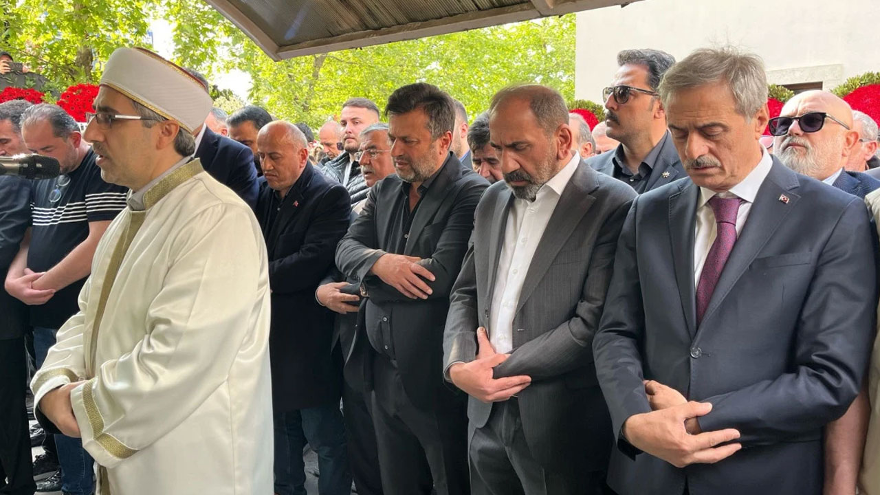 Foto - Evladını kaybeden Bülent Uygun'dan kızına duygusal veda: En sevdiğimize emanet ettim