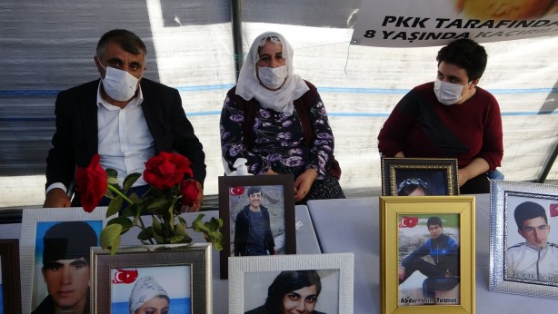 Foto - Evlat nöbetindeki acılı anne isyan etti: Benim oğlum nereden biliyor Suriye’ye gitmeyi?