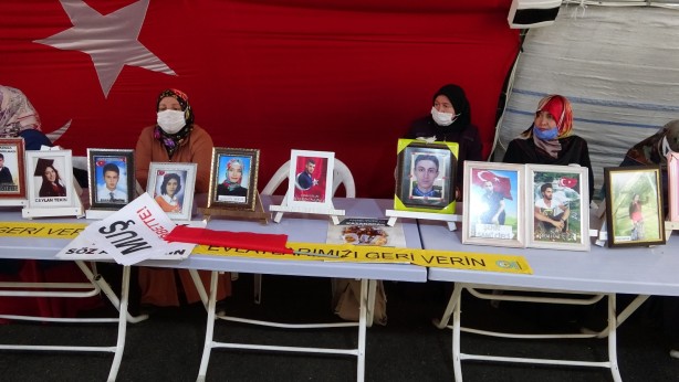 Foto - Evlat nöbetindeki acılı anne isyan etti: Benim oğlum nereden biliyor Suriye’ye gitmeyi?