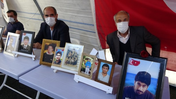 Foto - Evlat nöbetindeki acılı anne isyan etti: Benim oğlum nereden biliyor Suriye’ye gitmeyi?