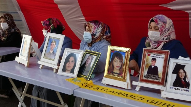 Foto - Evlat nöbetindeki acılı anne isyan etti: Benim oğlum nereden biliyor Suriye’ye gitmeyi?