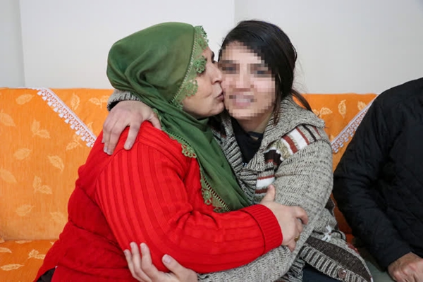 Foto - Evlat nöbetinin zaferi! Terör örgütünün elinden kurtulan Mekiye yaşadıklarını anlattı