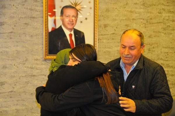 Foto - Evlat nöbetinin zaferi! Terör örgütünün elinden kurtulan Mekiye yaşadıklarını anlattı