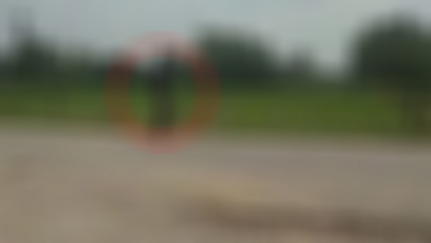 Evlenmek istedi diye kız kardeşinin kafasını kesti! Elinde gezdirdiği kesik başı görenlerin kanı dondu