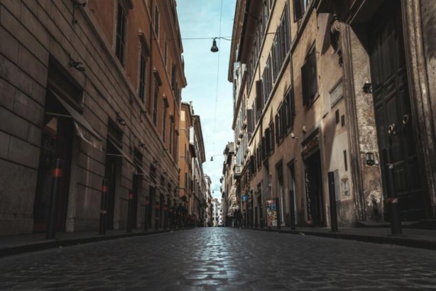 Foto - Evler 1 Euro'ya satılıyor! Tek şart var 