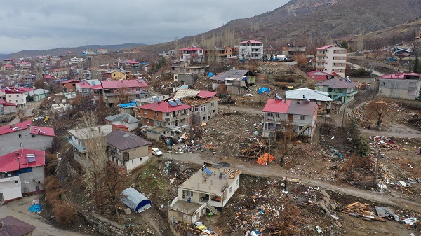 Foto - Evler 7 metre kaydı! Göksun’un son hali görüntülendi