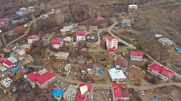 Foto - Evler 7 metre kaydı! Göksun’un son hali görüntülendi