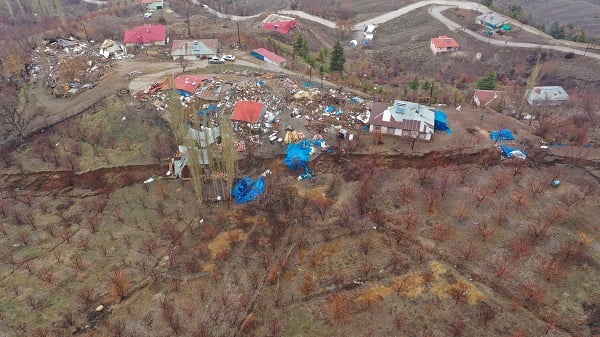 Foto - Evler 7 metre kaydı! Göksun’un son hali görüntülendi