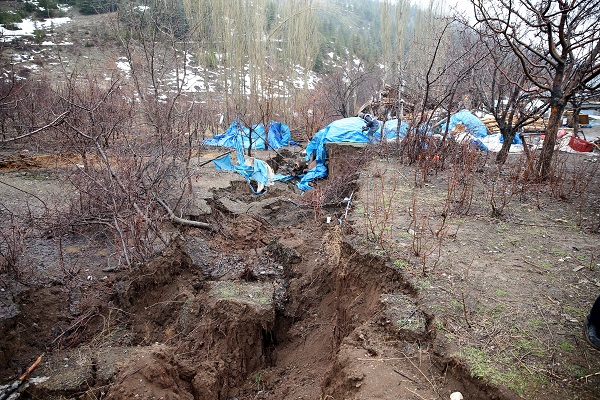 Foto - Evler 7 metre kaydı! Göksun’un son hali görüntülendi