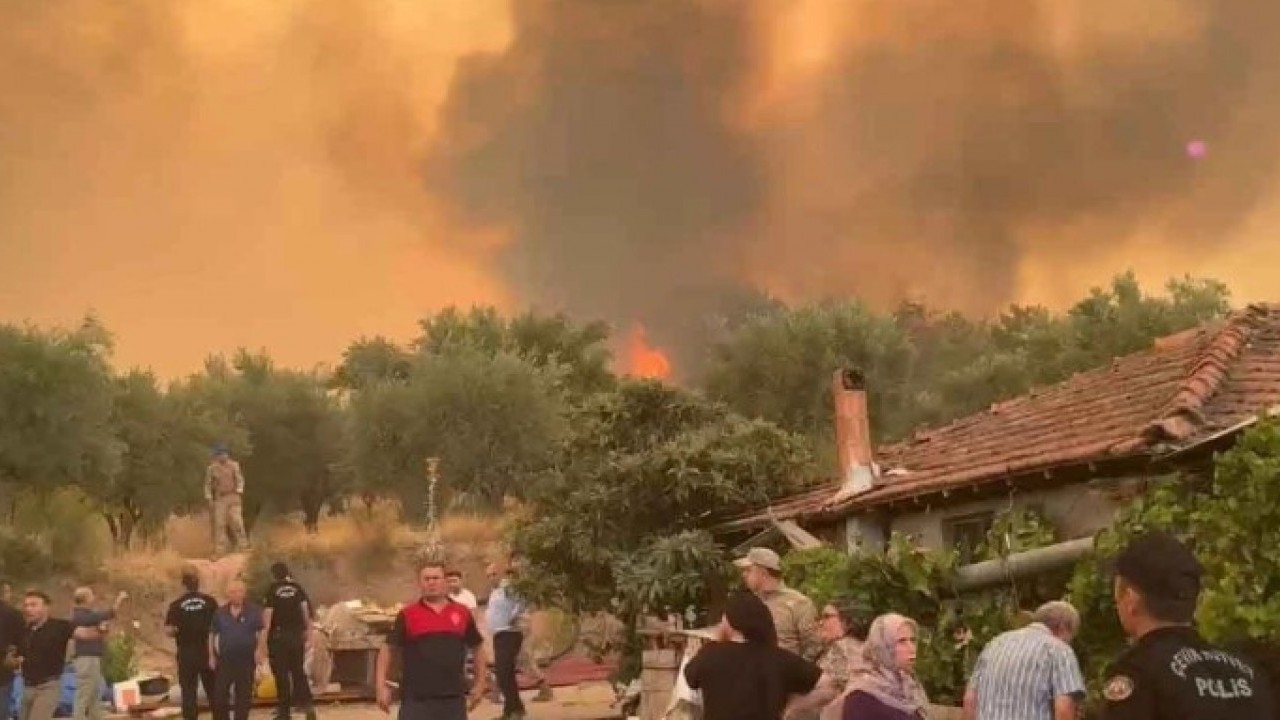 Foto - Evler cayır cayır yanıyor! Denizli-Aydın hattında yangın kontrolden çıktı