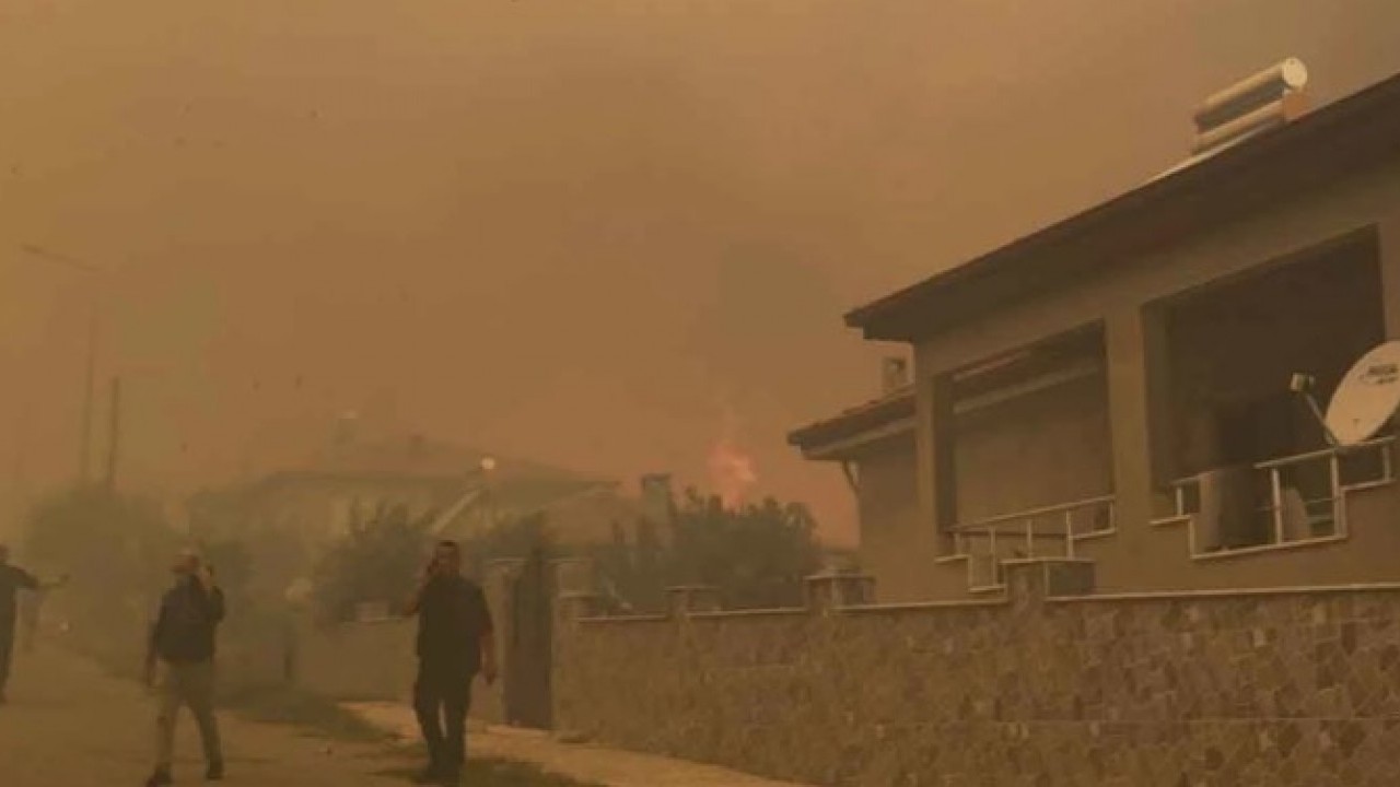 Foto - Evler cayır cayır yanıyor! Denizli-Aydın hattında yangın kontrolden çıktı