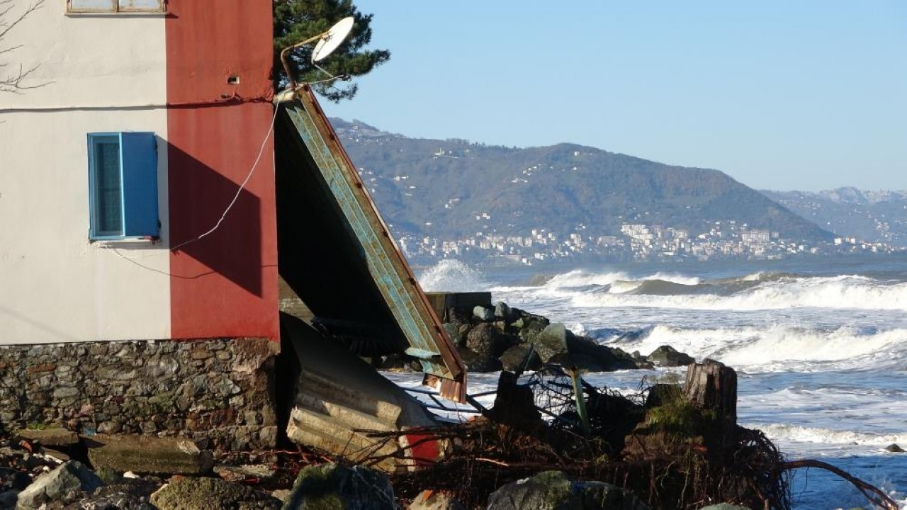 Evler zarar gördü tekneler parçalandı Dalgalar Ordu'yu fena dövdü