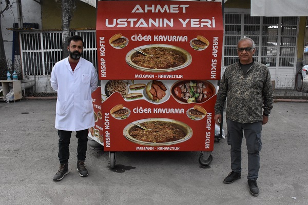Foto - Evleri, iş yerleri yıkıldı! Baba-oğul artık geçimlerini böyle sağlıyor