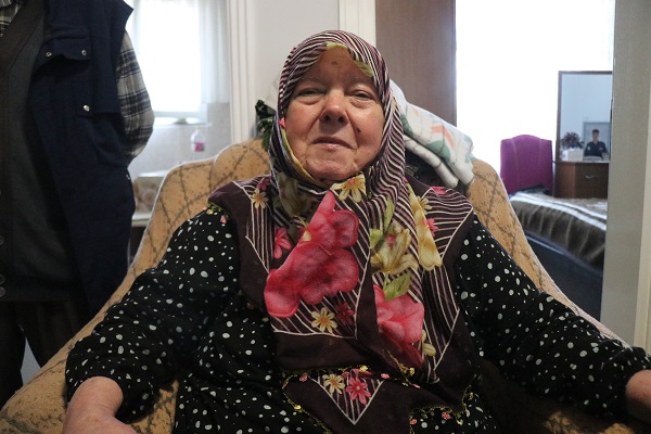 Foto - Evlerinden çıkamayan vatandaşlar seyyar sandıkla oy kullandı