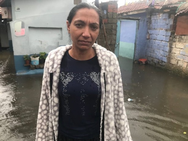 Foto - Evlerini su basan vatandaşlardan CHP'li belediye başkanına tepki: Hiçbir şeyle ilgilenmiyor