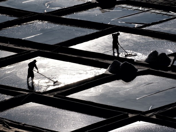 Evliya Çelebi'nin övgüyle bahsettiği alanda 3 bin yıldır su ekip tuz üretiyorlar