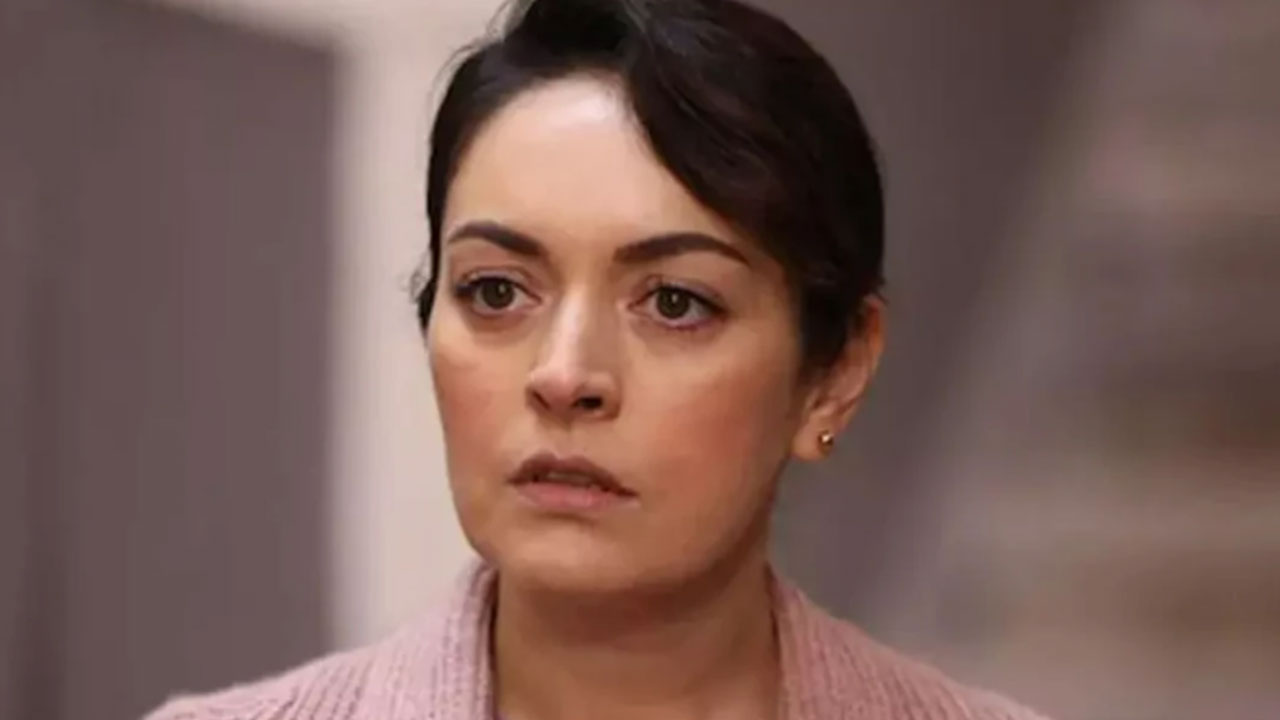 Foto - Evsizler Ezgi Mola'nın evine çöktü: 24-48 saat içinde tapuyu kaybedebilir