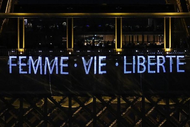 Foto - Eyfel Kulesi’ne "İran'da idamları durdurun" sloganları yansıtıldı