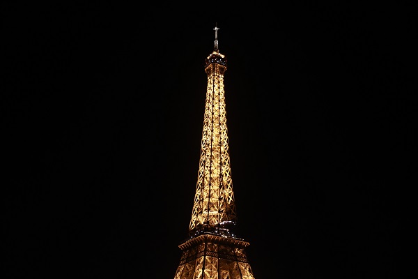 Foto - Eyfel Kulesi'nin ışıkları kapatıldı