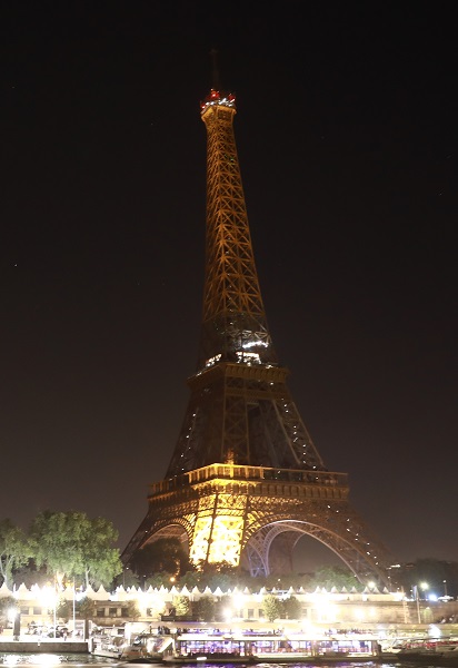 Foto - Eyfel Kulesi'nin ışıkları kapatıldı
