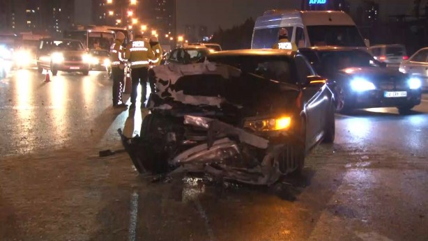 Foto - Eyüpsultan TEM Otoyolu’nda zincirleme trafik kazası! Uzun kuyruklar oluştu