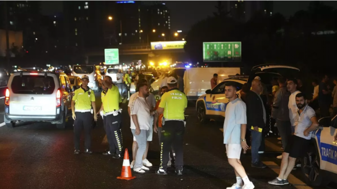 Eyüpsultan'da 16 araç birbirine girdi! Çok sayıda yaralı var