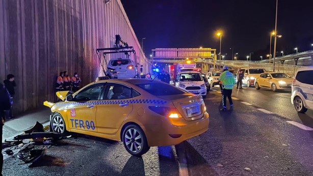 Foto - Eyüpsultan’da iki otomobilin karıştığı kazada 3 kişi yaralandı