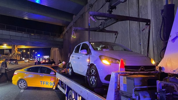 Foto - Eyüpsultan’da iki otomobilin karıştığı kazada 3 kişi yaralandı