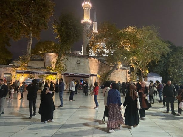 Foto - Eyüpsultan'da Mevlid Kandili coşkusu! Eller semaya açıldı
